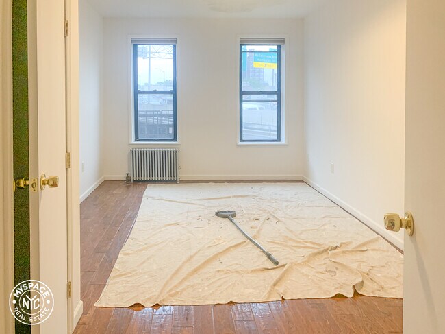 Building Photo - 411 Manhattan Ave