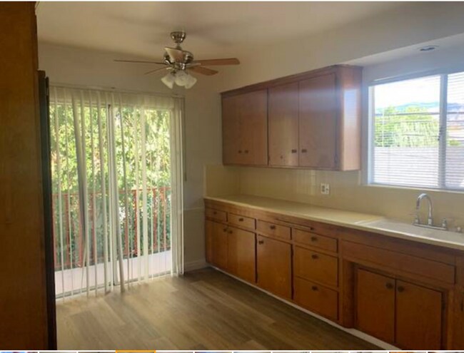 Building Photo - 822 N Santa Anita Ave