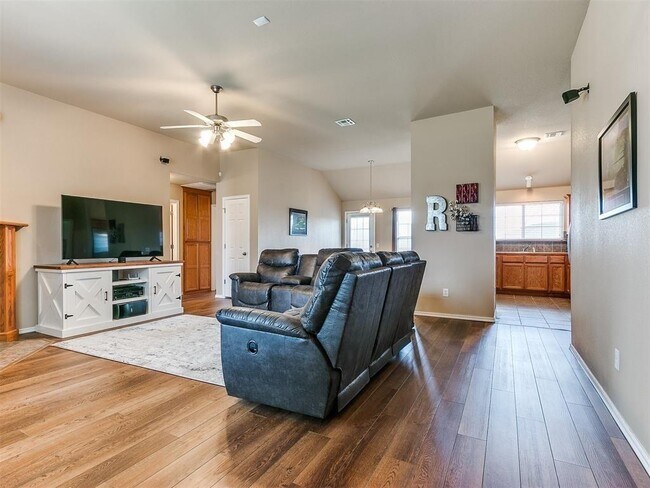 Building Photo - 4221 Manhattan Dr