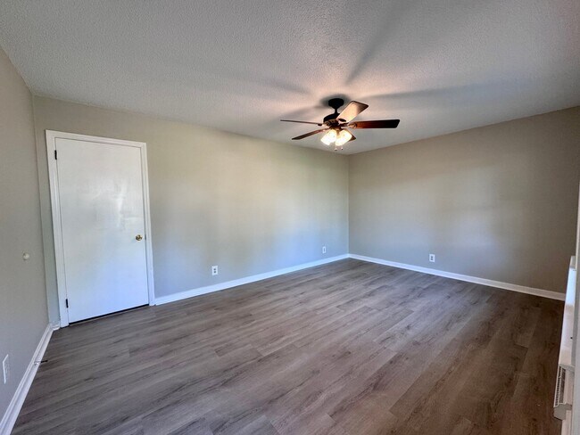 Building Photo - 4205 Greenhaven Ln