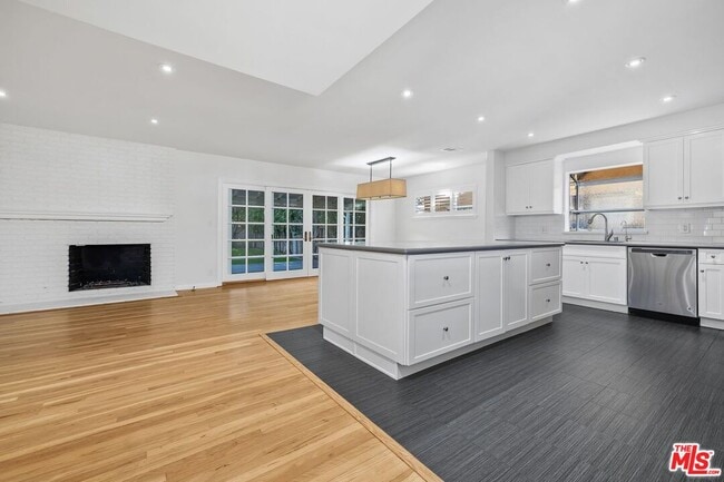 Foto del edificio - 9344 Valjean Ave