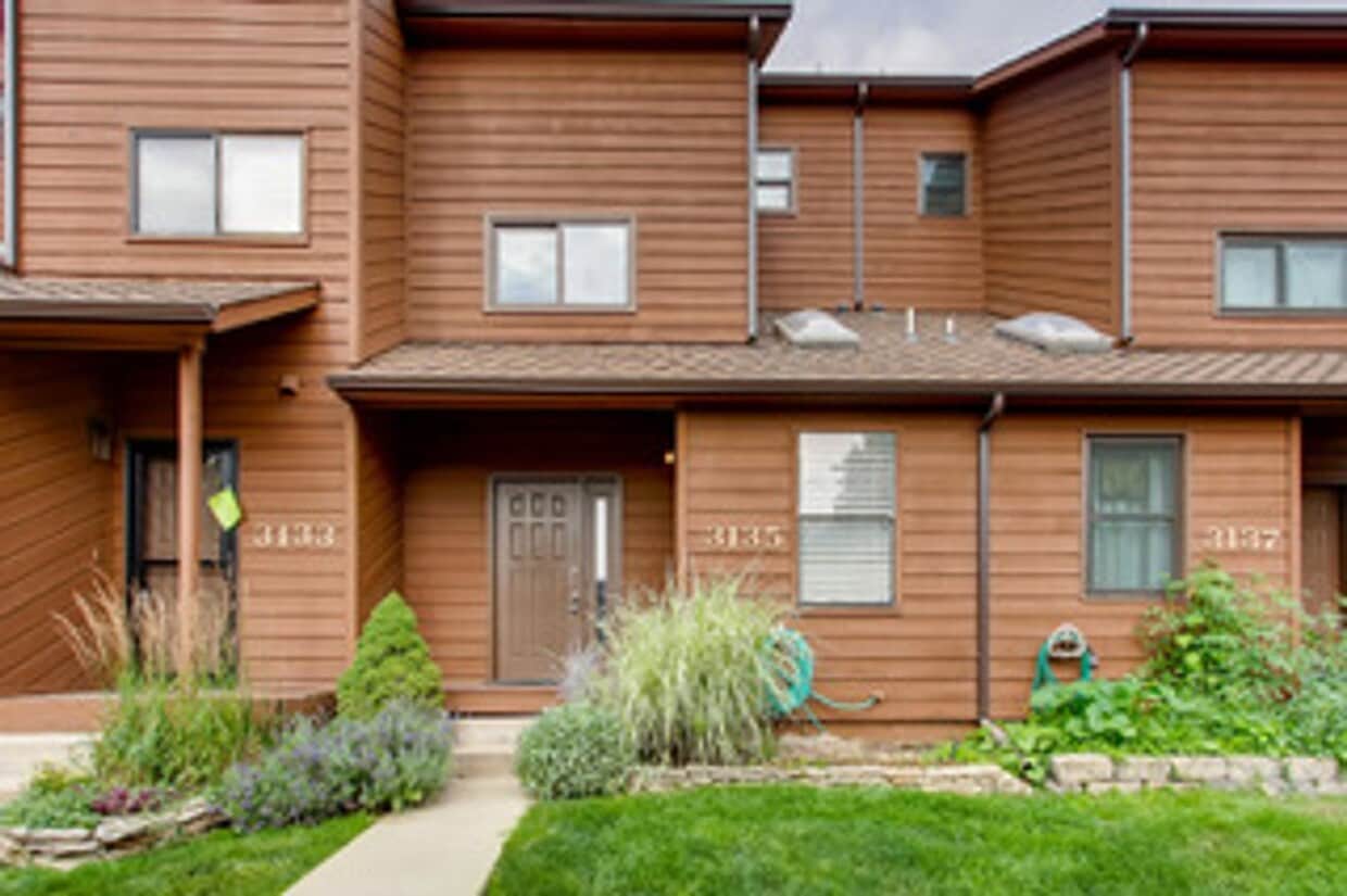 Primary Photo - Charming 3 Bedroom Townhome in North Boulder