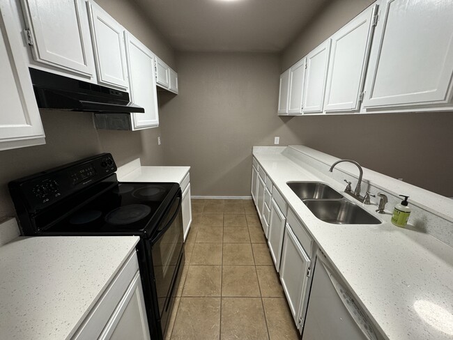 Foto del edificio - 722 Stonecroft Cir