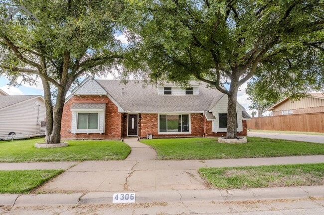 Foto del edificio - 4306 Briar Cliff Dr