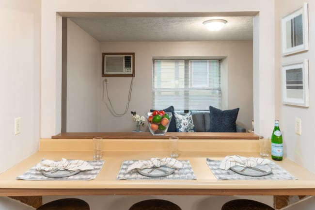 Building Photo - 515 W Stadium Ave