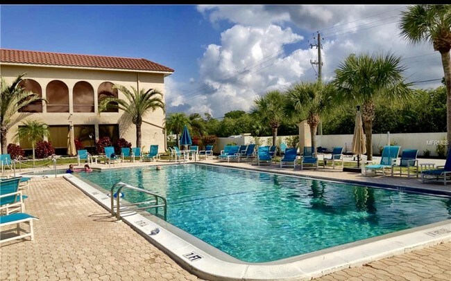 Piscina climatizada - 25188 Marion Ave