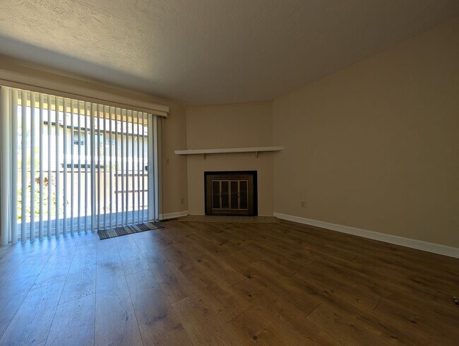Foto del edificio - Nice 2 bed/1.5 bath condo in West Eugene