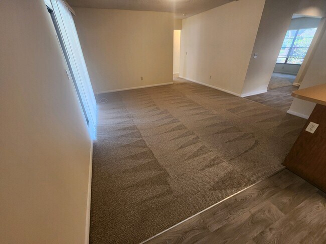 Building Photo - 4935 Pennsbury Dr