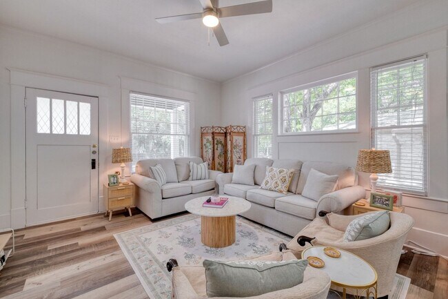 Foto del edificio - Top of the line remodeled 5 BED in the har...