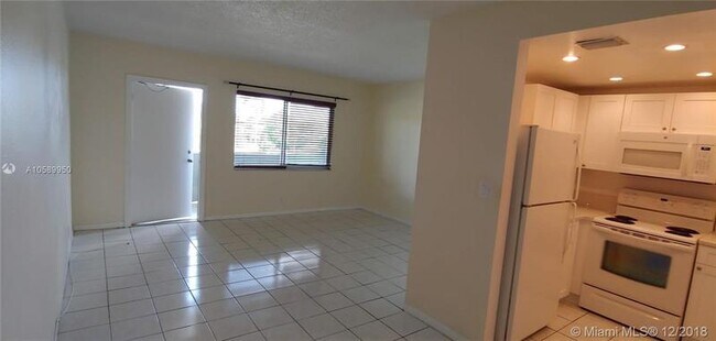 Foto del edificio - 1400 NE 54th St