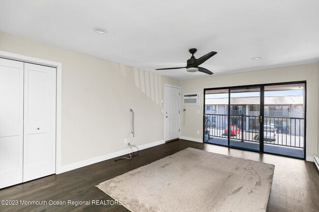 Building Photo - 330 Shore Dr