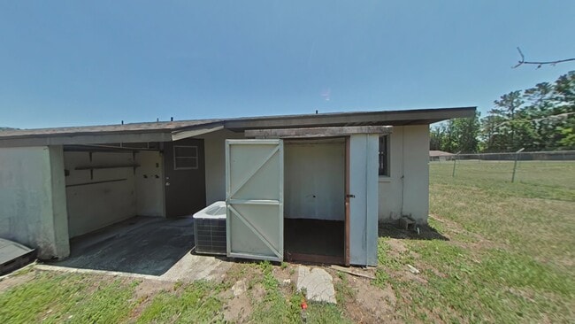 Building Photo - Beautiful 2 Bed 1 Bath Close to Town