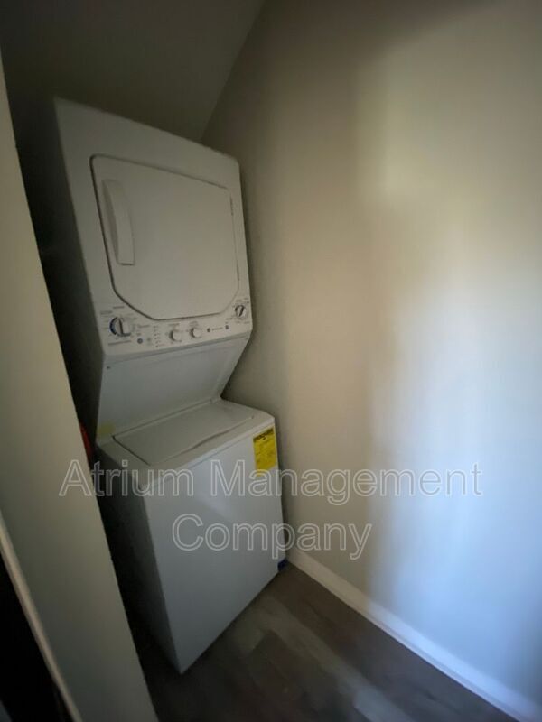 Foto del edificio - 954 Forest Ridge Ct