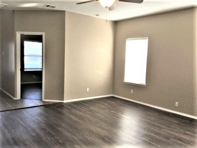 Building Photo - 119 Paleos Flint Dr