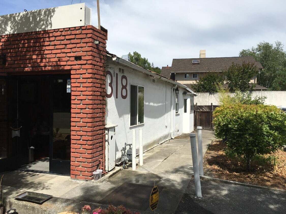 Primary Photo - 318 Moffett Blvd