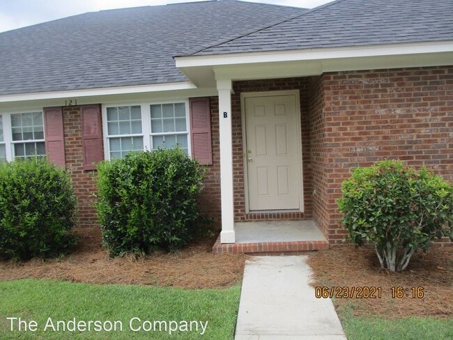 Building Photo - 3 br, 2 bath House - 121-B Magnolia Ct.