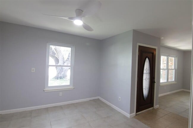 Building Photo - 2111 Adams St