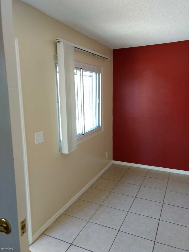 Building Photo - 1 br, 1 bath Apartment - Acacia Apts. 1x1