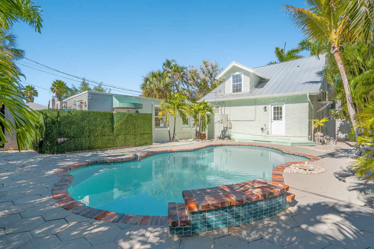 Primary Photo - 3310 E Maritana Dr