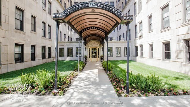 Foto del edificio - 3520 N Lake Shore Dr