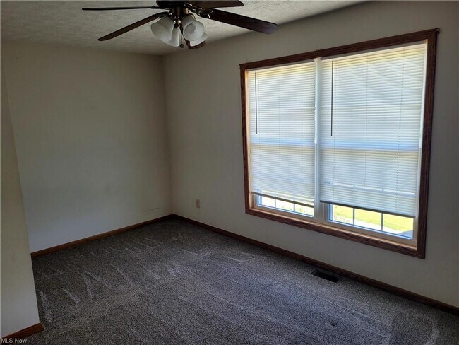 Foto del edificio - 7349 Navarre Rd SW