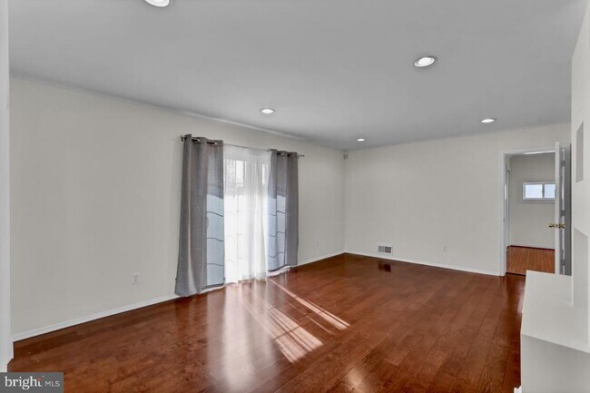 Building Photo - 5608 Ottawa Rd