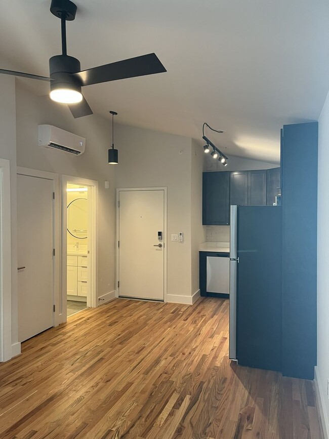 Interior Photo - White Star Flats