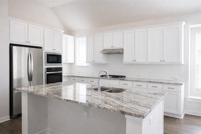 Building Photo - 155 Rosebush Dr