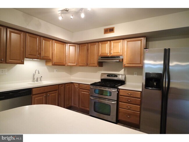 Building Photo - 102 Greenridge Cir