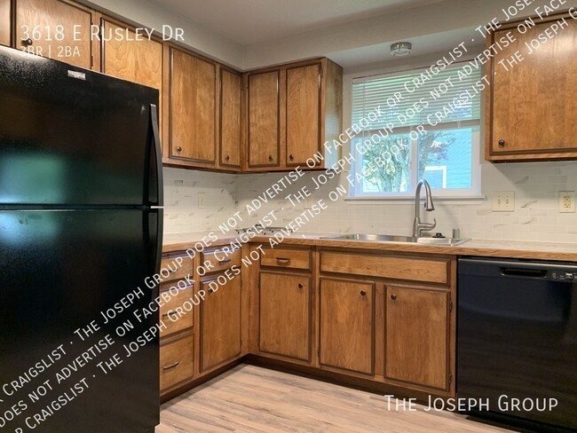 Foto del edificio - 3618 E Rusley Dr