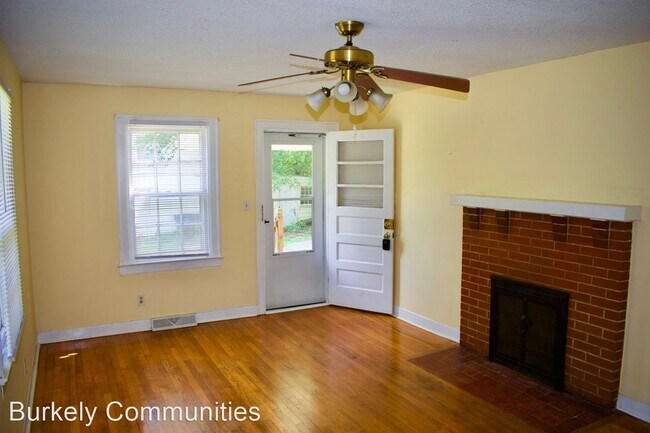 Building Photo - 2 br, 1 bath House - 413 W. Vandalia Rd.