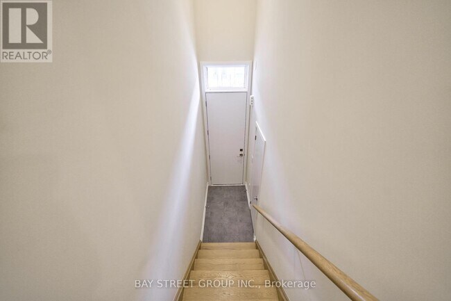 Building Photo - 1324 Kaniv St
