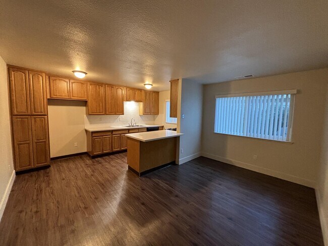 Building Photo - 3000 Jade Way