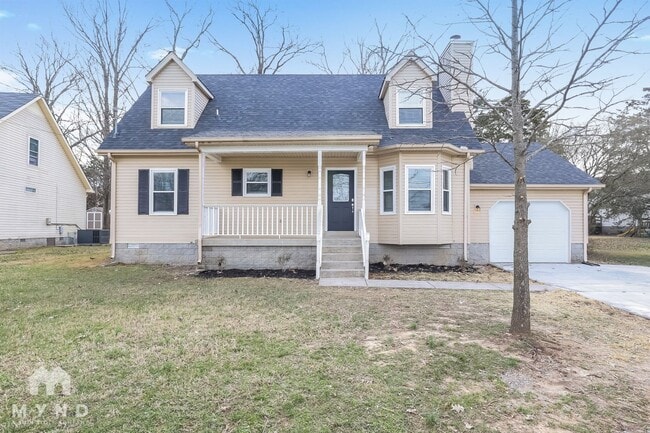 Building Photo - 204 Deerlake Dr