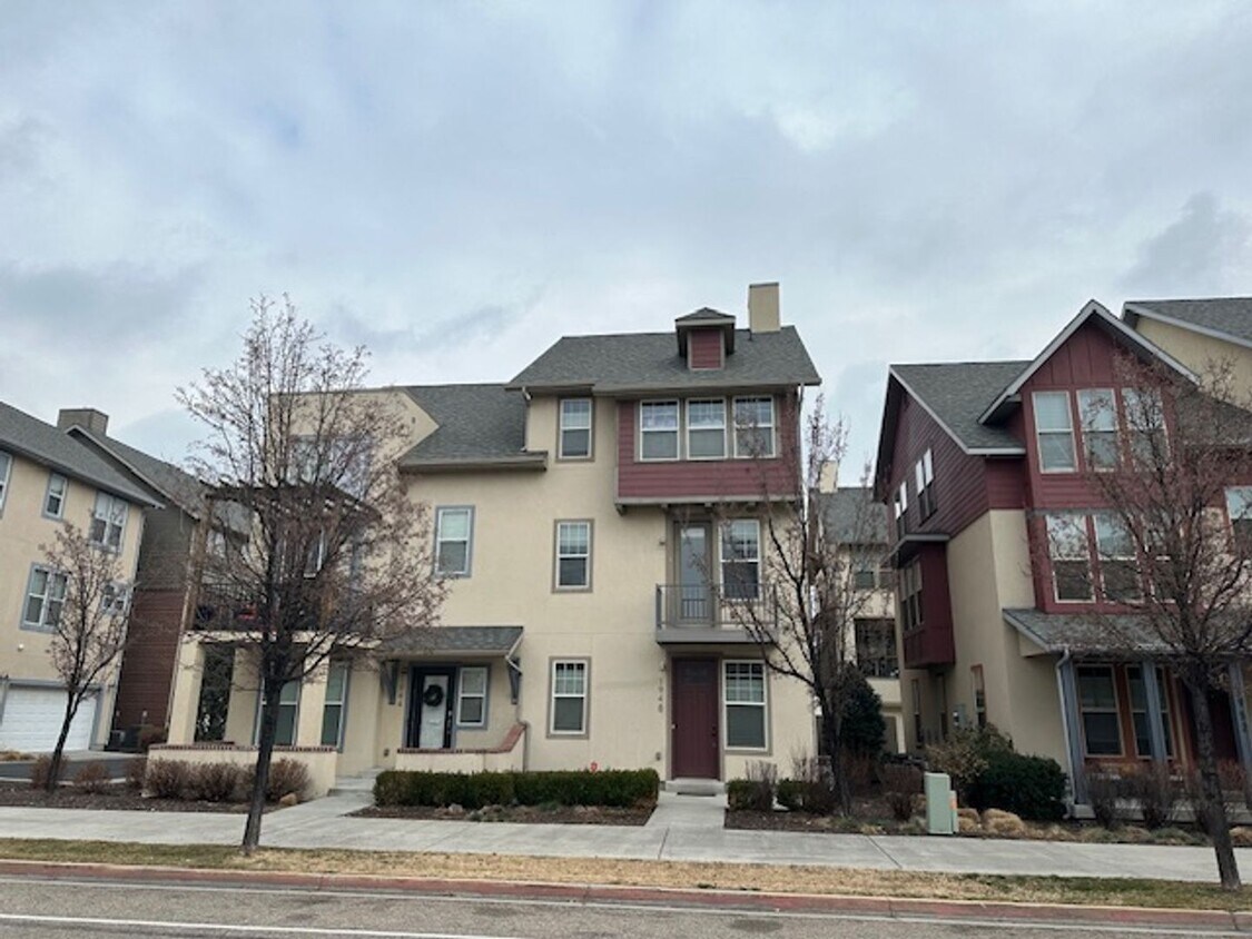 Primary Photo - Great Ogden Town Home