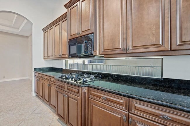 Photo - 10513 Versailles Blvd House