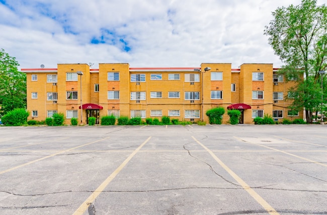 Building Photo - 2341 W Touhy Ave