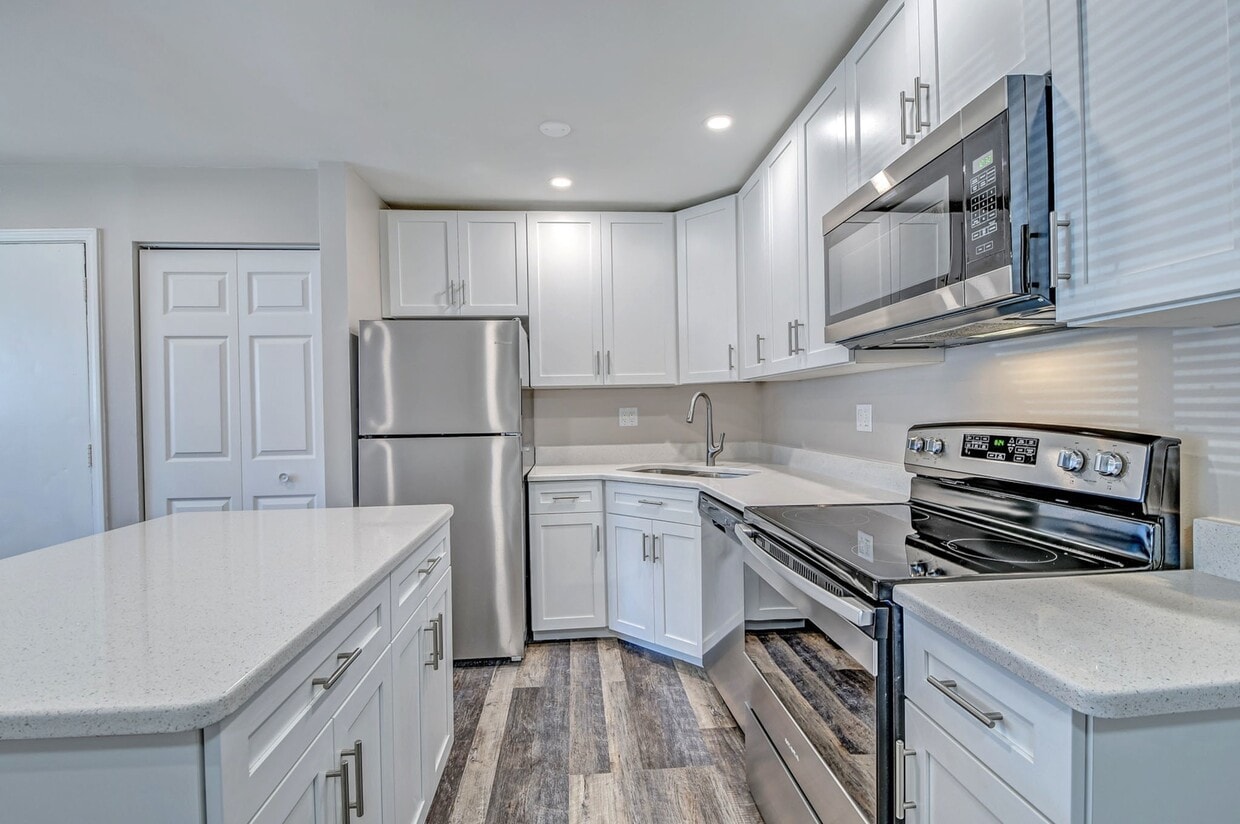 Renovated Bavarian- Kitchen - Hidden Creek