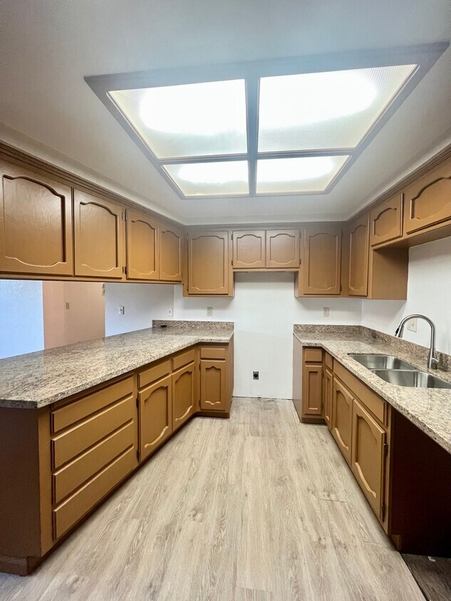Primary Photo - Beautiful 3 bedroom 2 bath in Carmichael!