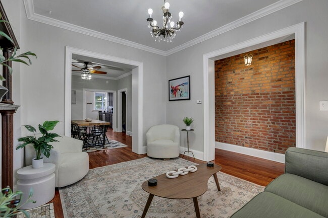 Building Photo - 634 Neil Ave