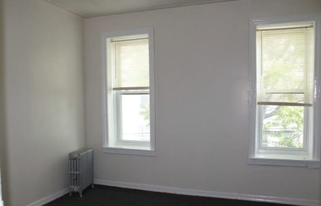 Building Photo - 580 E 93rd St