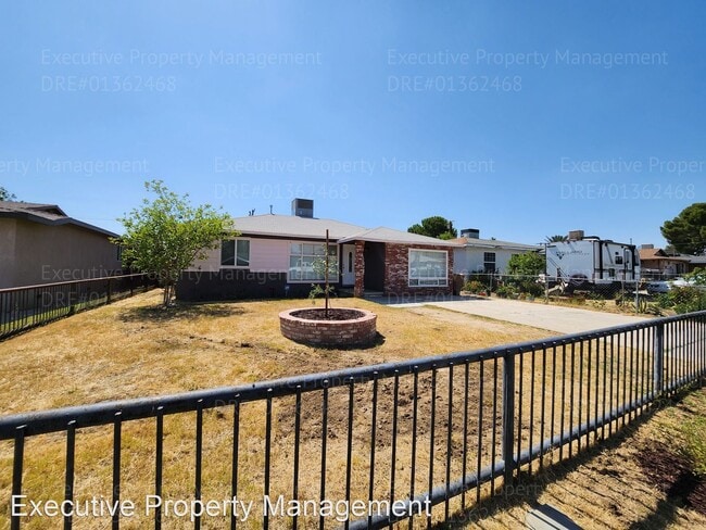 Building Photo - 3 br, 1 bath House - 420 Larry St