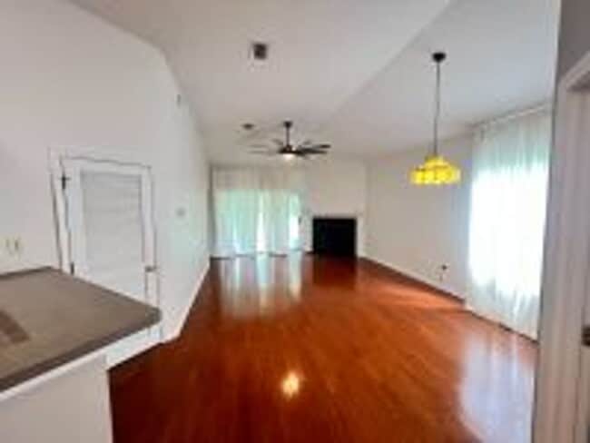 Building Photo - Charming 2-Bed, 2- bath Townhouse for Rent