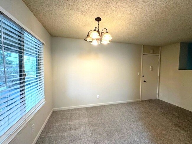 Foto del edificio - Beautiful upper level 1 bedroom, 1 bath unit in Station West