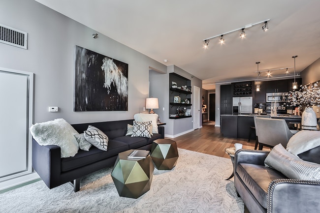 Building Photo - 230 W Kinzie St