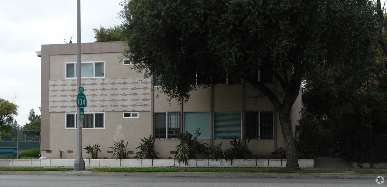 Building Photo - 405 N Marengo Ave