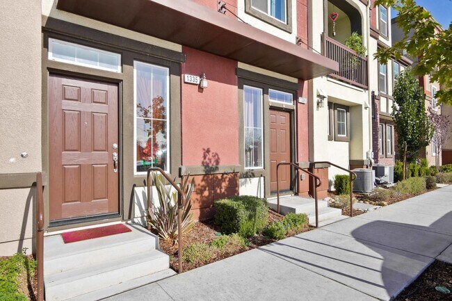 Building Photo - 1335 Mercado Way