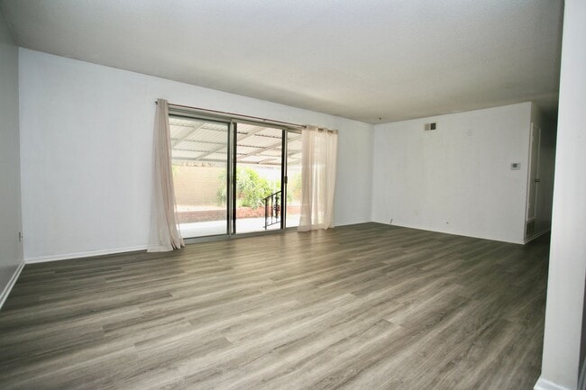 Building Photo - Single Level Home in Great Area!