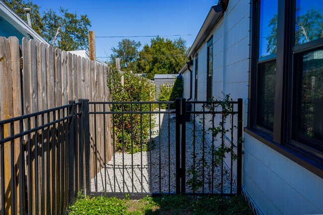 Foto del edificio - 3835 4th Ave N