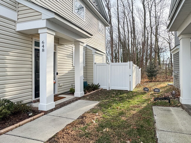 Foto del edificio - RENOVATED 4 BEDROOM/3 BATH IN VIRGINIA BEACH! READY FOR RENT!!